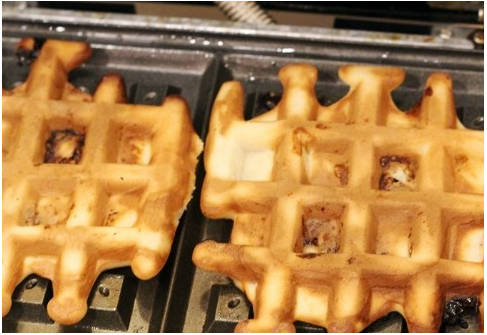 Вафли с начинкой в электровафельнице