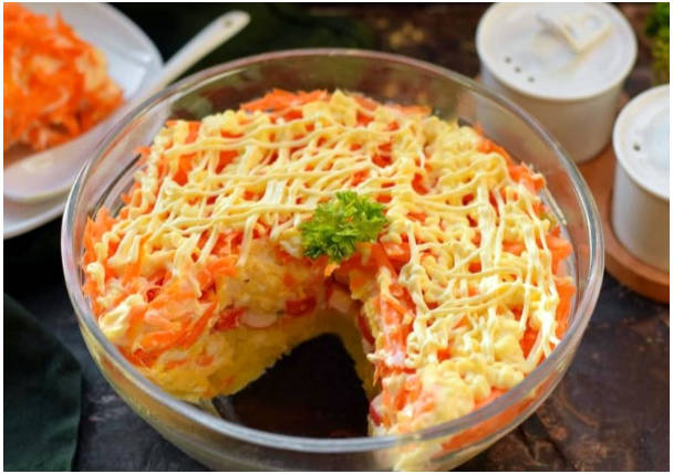 Бархатный салат с крабовыми палочками