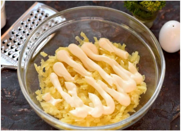 Бархатный салат с крабовыми палочками