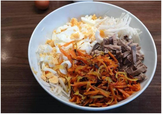 Салат «Архиерейский» с редькой и мясом