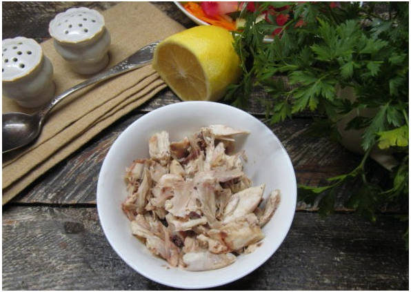 Азиатский салат с курицей и овощами