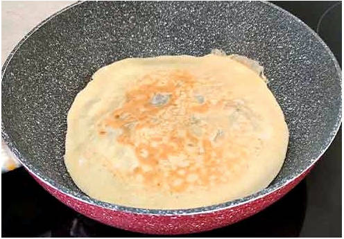 Блинный салат с копченой грудкой