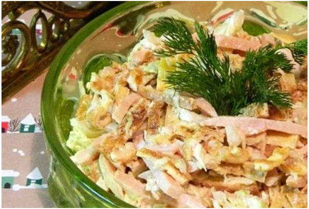 Блинный салат с ветчиной