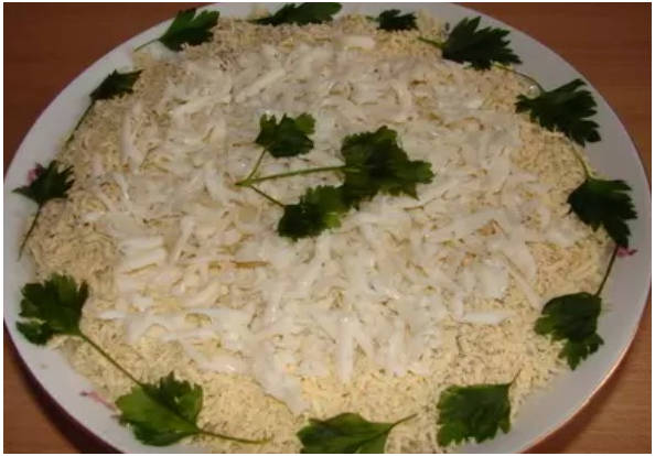Салат «Белый лебедь» с копченой курицей