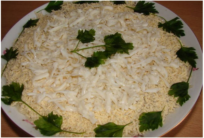 Салат «Белый лебедь» с копченой курицей