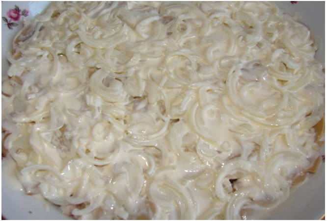 Салат «Белый лебедь» с копченой курицей