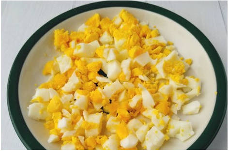 Белорусский салат с печенью и грибами