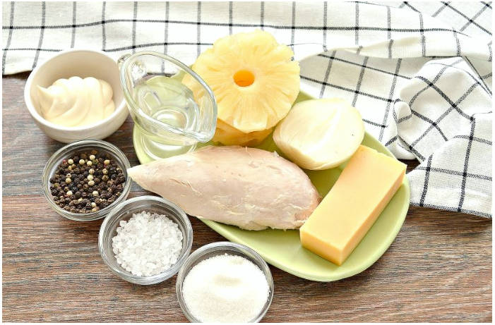 Гавайский салат с курицей