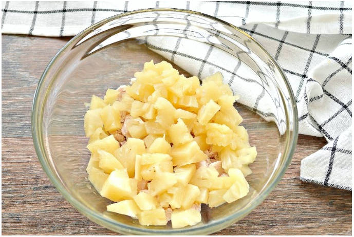 Гавайский салат с курицей