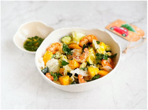 Вьетнамский салат с манго и креветками