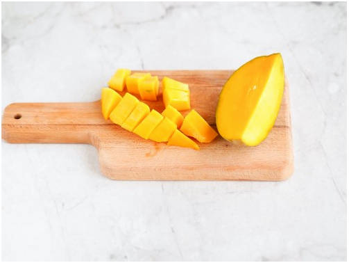 Вьетнамский салат с манго и креветками