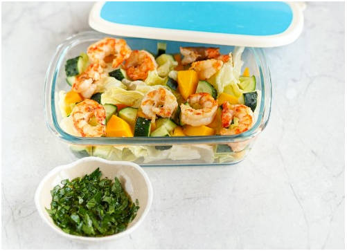 Вьетнамский салат с манго и креветками