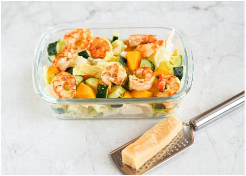 Вьетнамский салат с манго и креветками