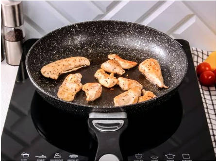 Горячий салат с курицей и грибами