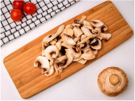 Горячий салат с курицей и грибами