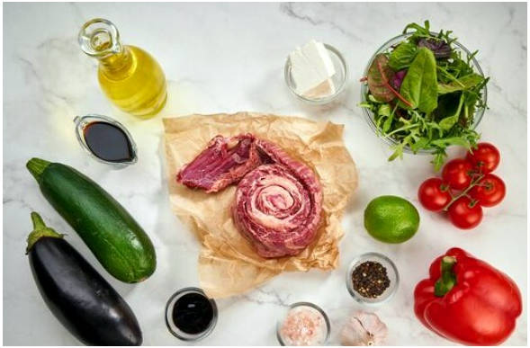 Горячий салат с говядиной и овощами