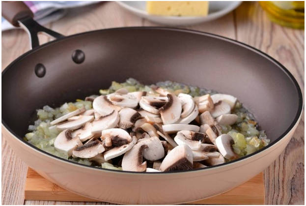 Грибной салат из шампиньонов с курицей