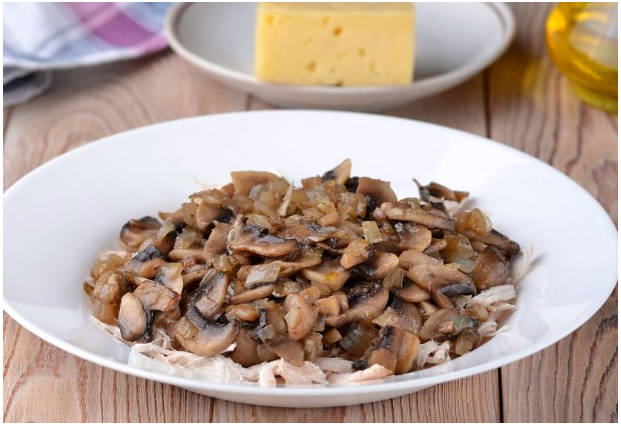 Грибной салат из шампиньонов с курицей
