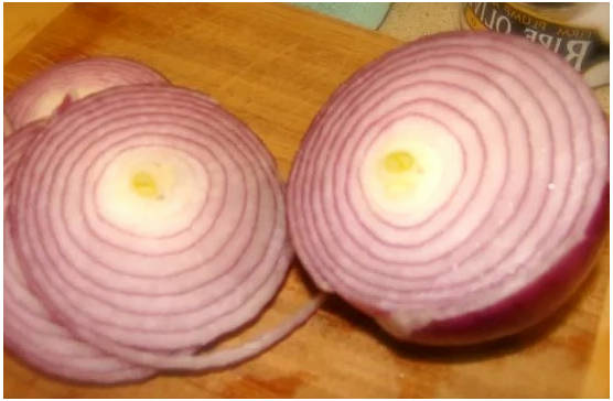 Греческий салат с креветками и сыром фета и маслинами