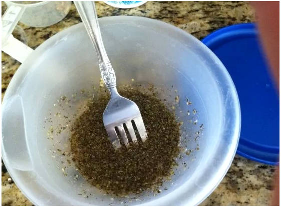 Греческий салат с креветками и сыром фета и маслинами