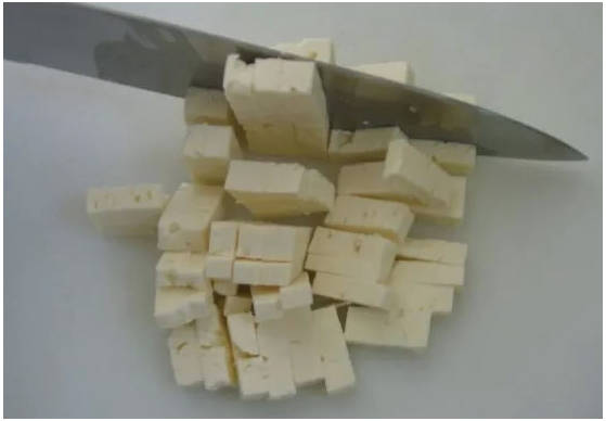 Греческий салат с креветками и сыром фета и маслинами