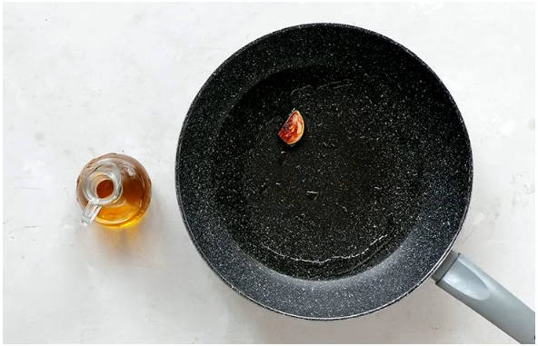 Греческий салат с креветками и сыром фета