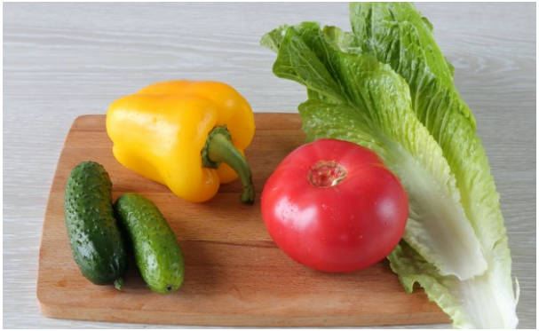 Греческий салат с каперсами