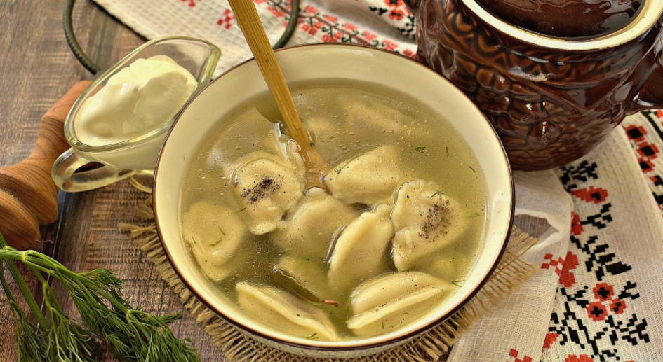 Пельмени с бульоном в горшочках в духовке