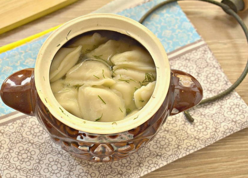 Пельмени с бульоном в горшочках в духовке