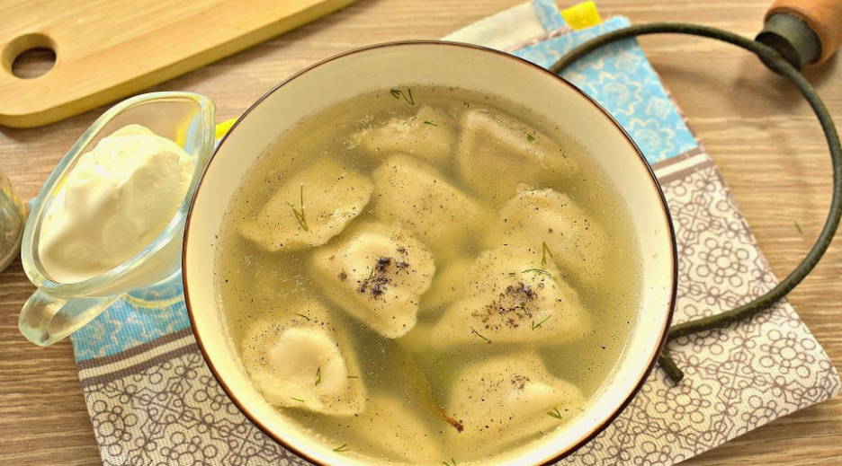 Пельмени с бульоном в горшочках в духовке