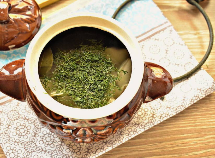 Пельмени с бульоном в горшочках в духовке