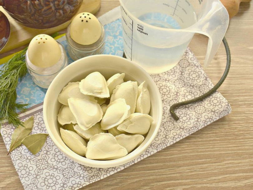 Пельмени с бульоном в горшочках в духовке