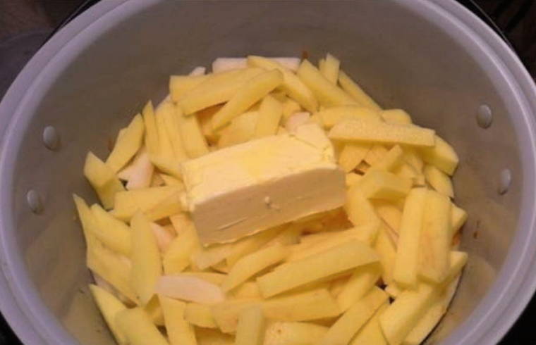 Мясо с картошкой в мультиварке Редмонд