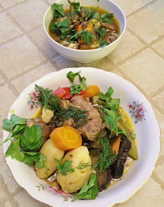 Мясо с овощами в собственном соку в казане