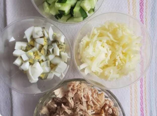 Мясной салат со свежими огурцами Мясной салат со свежими огурцами