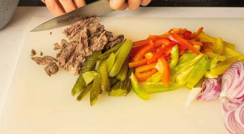 Мясной салат с фасолью Мясной салат с фасолью