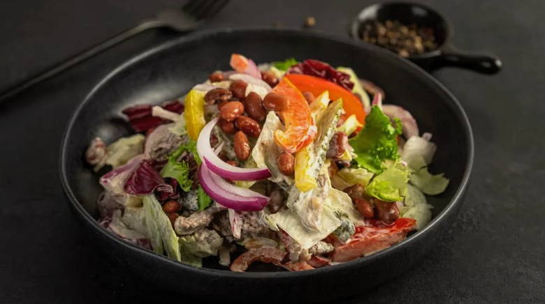 Мясной салат с фасолью Мясной салат с фасолью