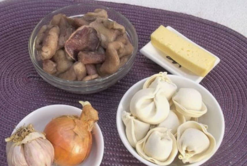 Пельмени с грибами в горшочках в духовке
