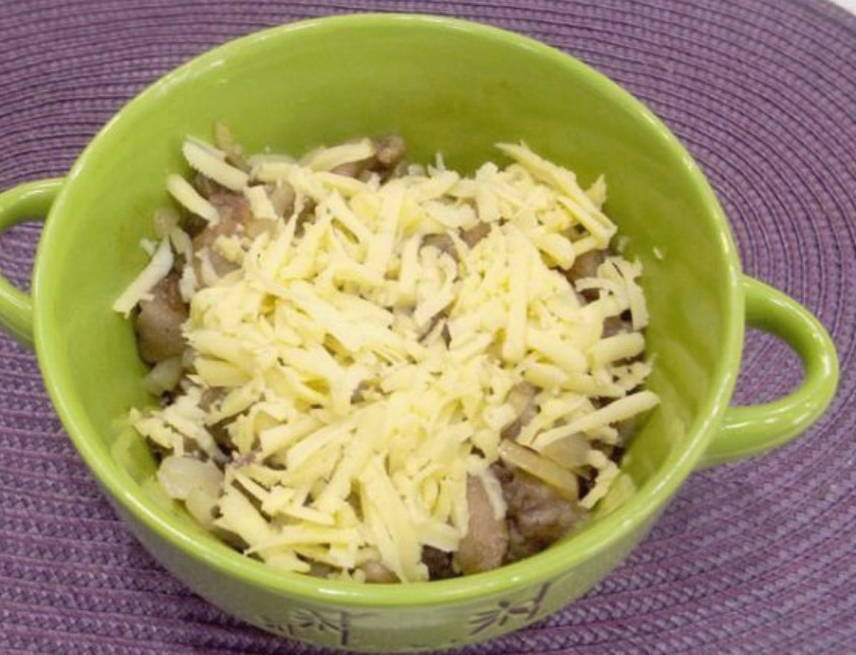 Пельмени с грибами в горшочках в духовке