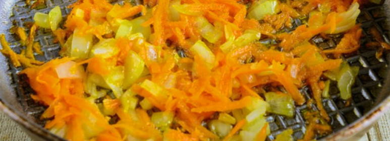 Пельмени с сыром в горшочках в духовке