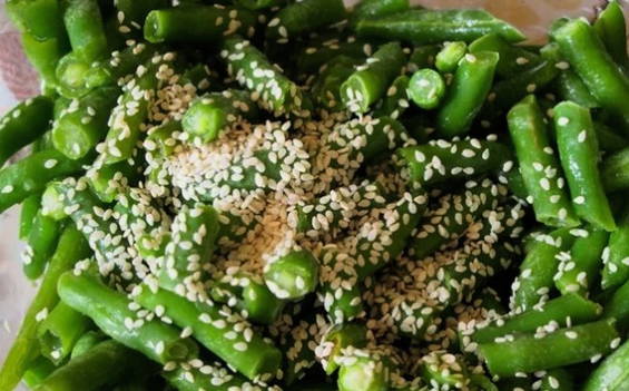 Горячий салат со стручковой фасолью