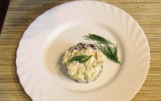 Баварский салат с копченой курицей