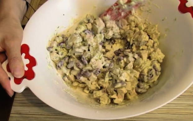 Баварский салат с копченой курицей