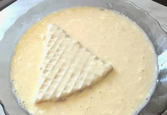 Вафли с фаршем в кляре на сковороде