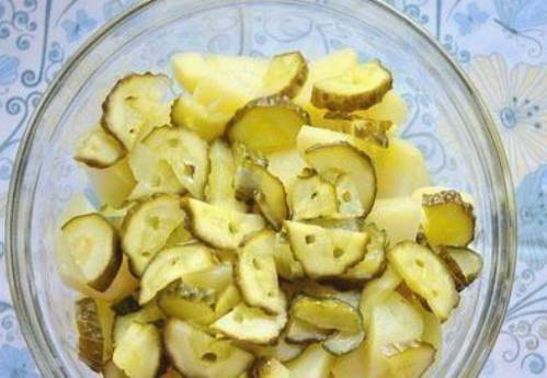 Баварский салат с колбасой