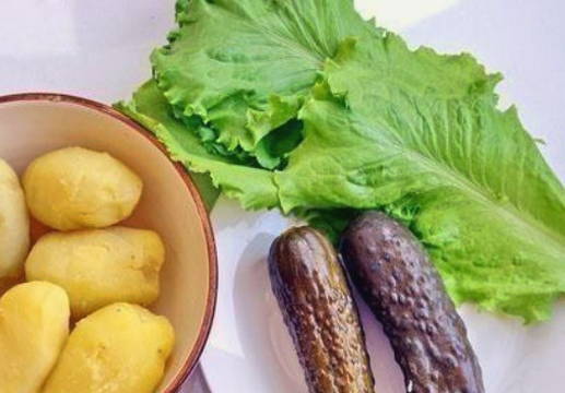 Баварский салат с колбасой
