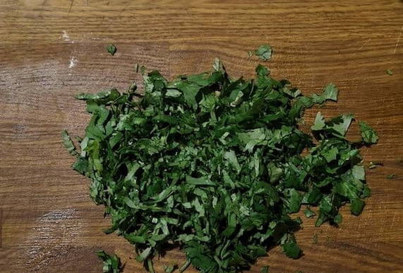 Грузинский салат с грецкими орехами, фасолью и болгарским перцем