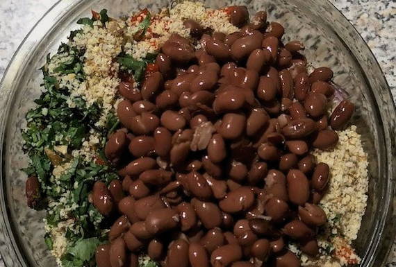 Грузинский салат с грецкими орехами, фасолью и болгарским перцем