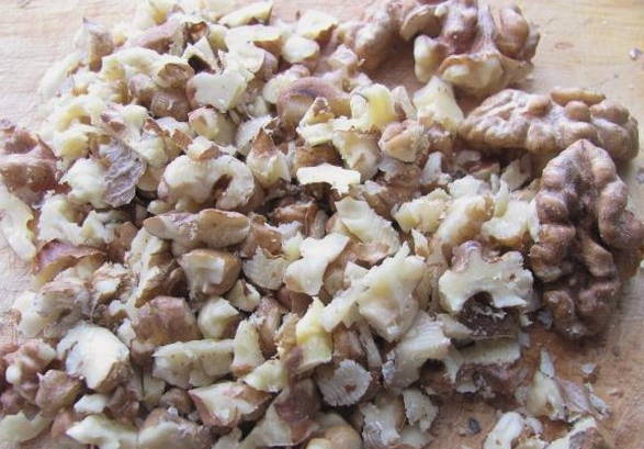 Грузинский салат с грецкими орехами и фасолью