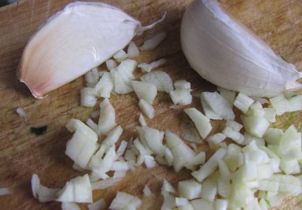 Грузинский салат с грецкими орехами и фасолью